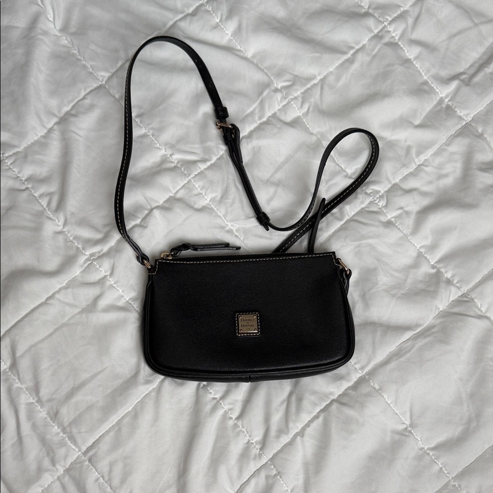 Dooney & Bourke Elegant Black Crossbody Bag